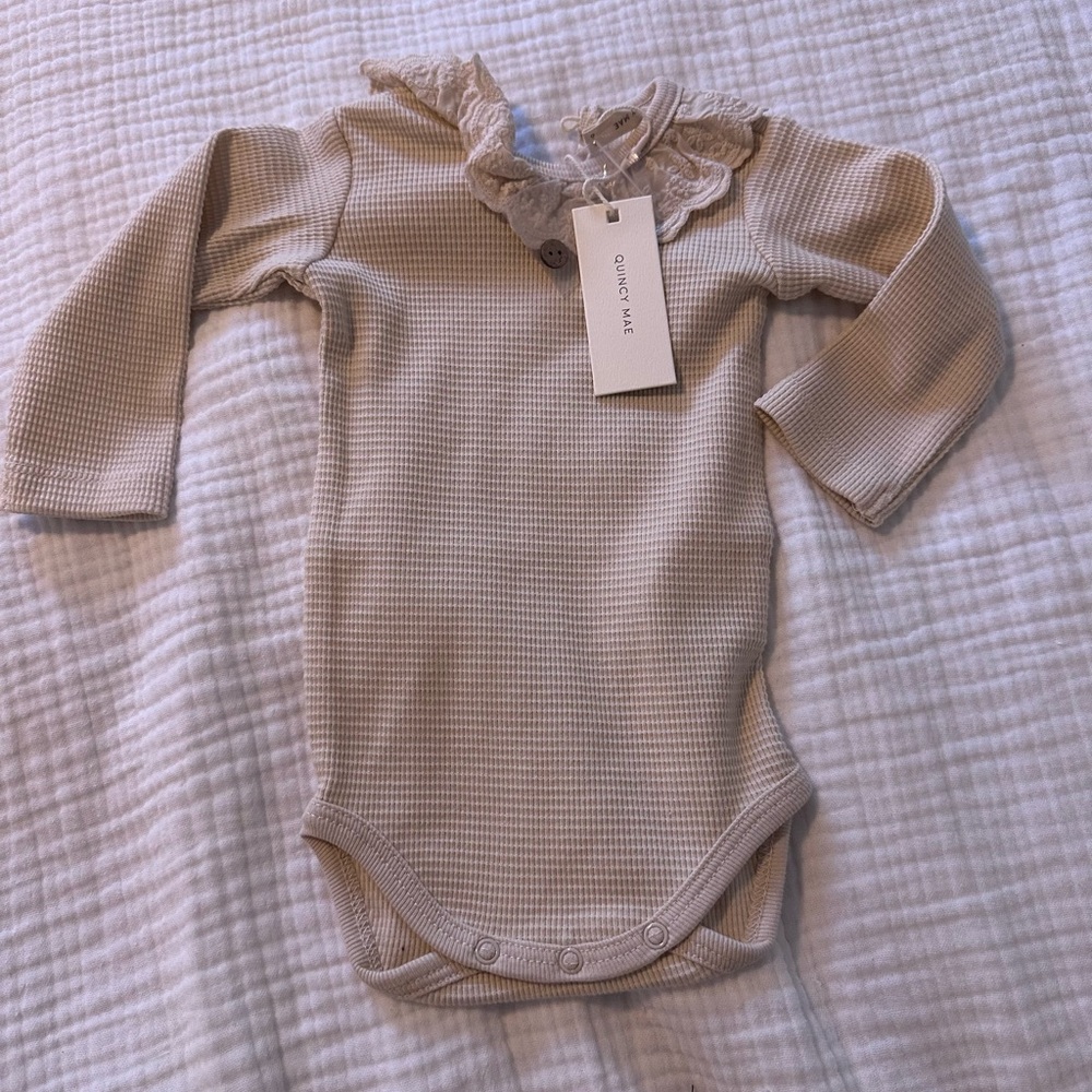 Quincy Mae Ruffle Collar Bodysuit || Natural - 0-3M
